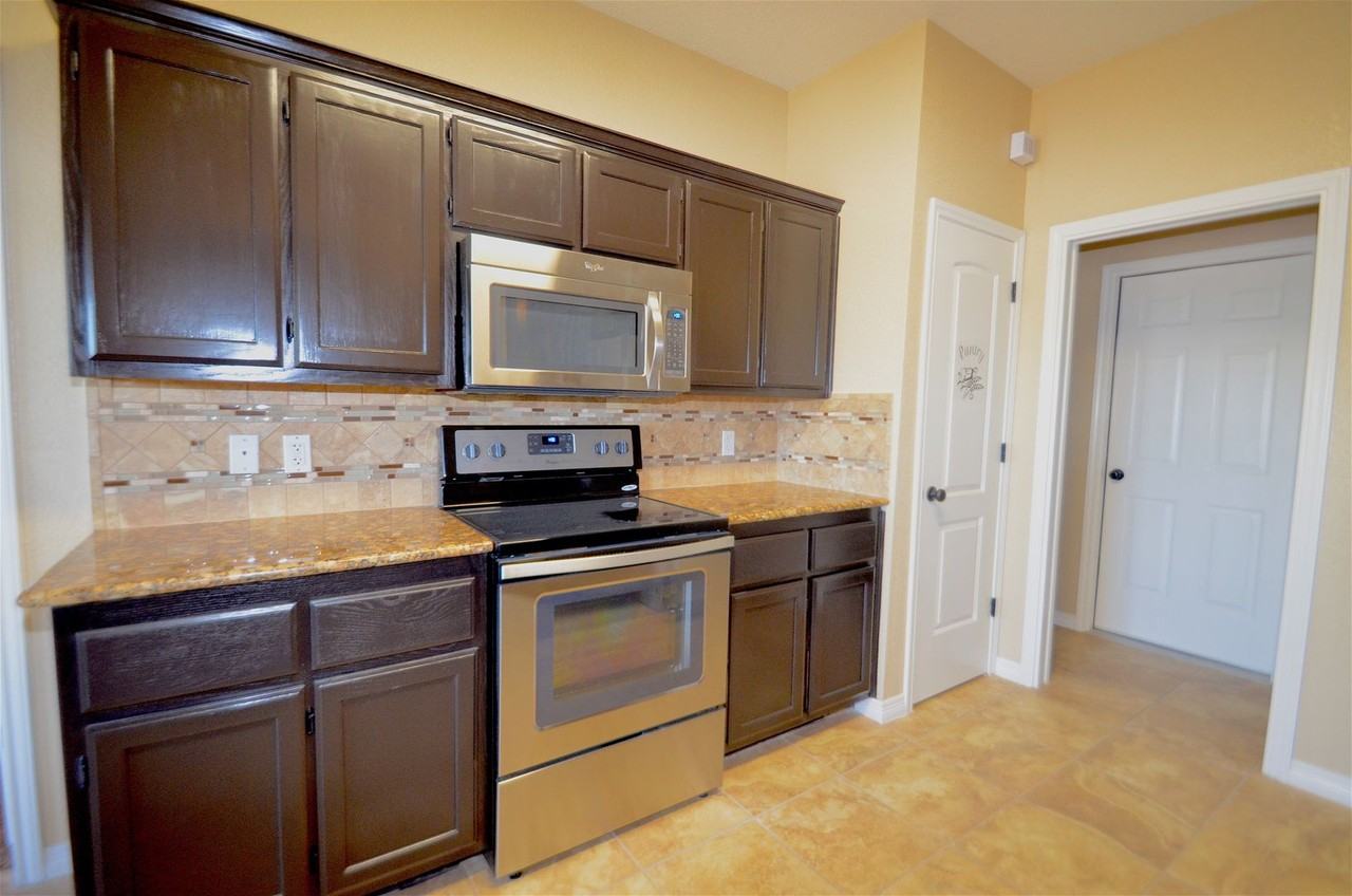 3303 Westwood Dr - Photo 5 of 10