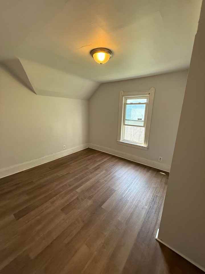 3132 Elyria Avenue - Photo 3 of 18