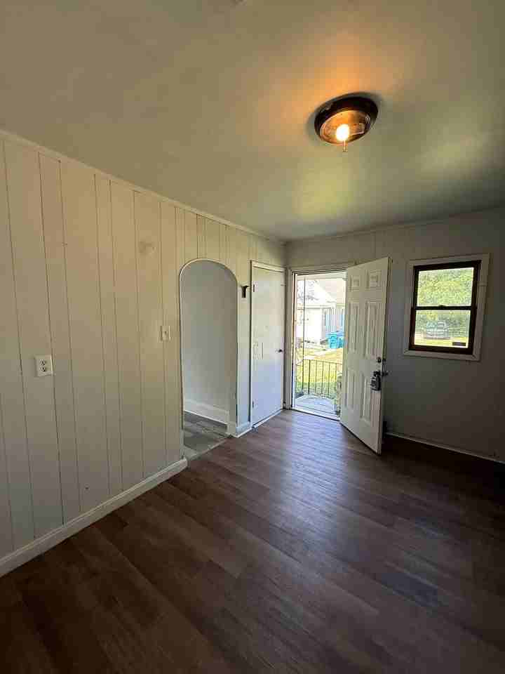 3132 Elyria Avenue - Photo 6 of 18