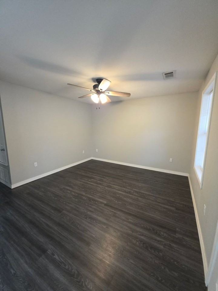2211 S Hartford Cv - Photo 2 of 24