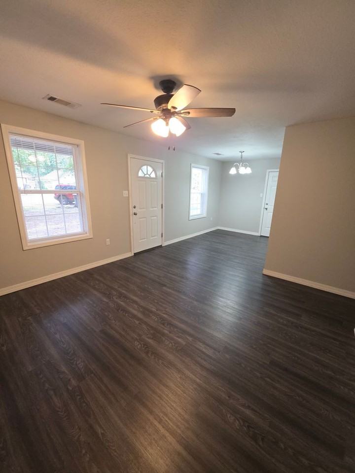 2211 S Hartford Cv - Photo 3 of 24