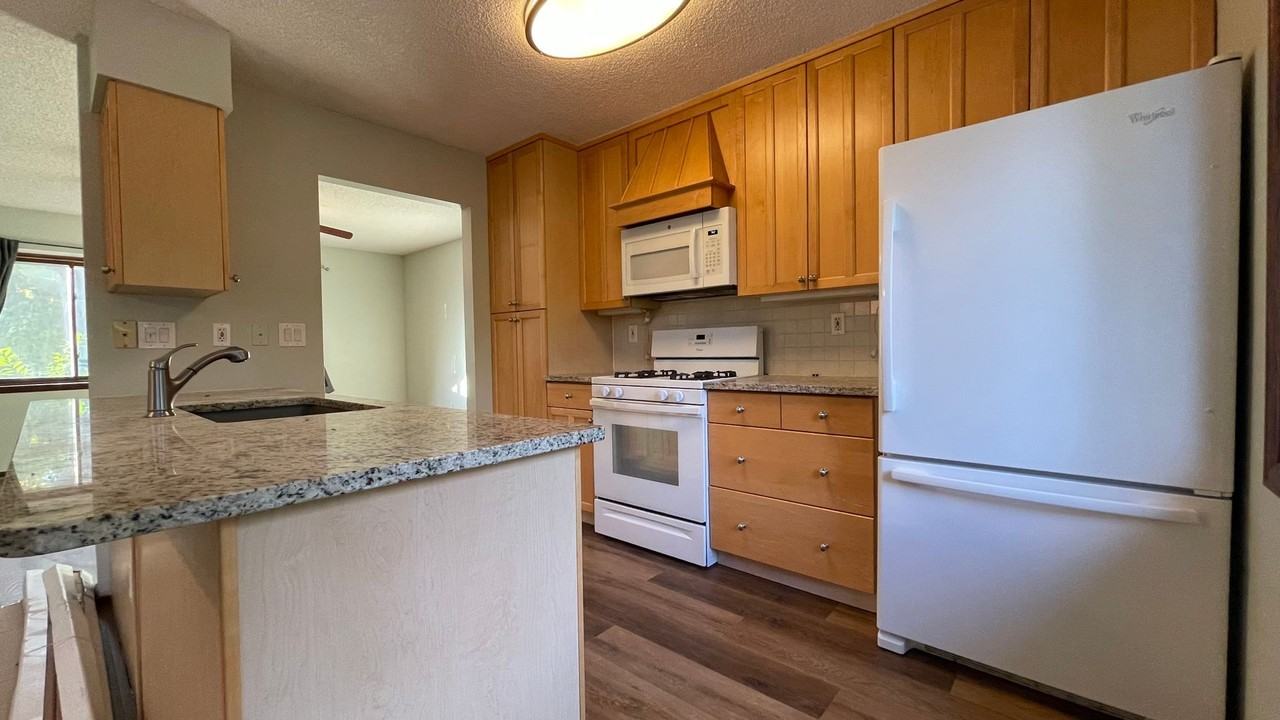 1624 Kirkwood Dr - Photo 3 of 18