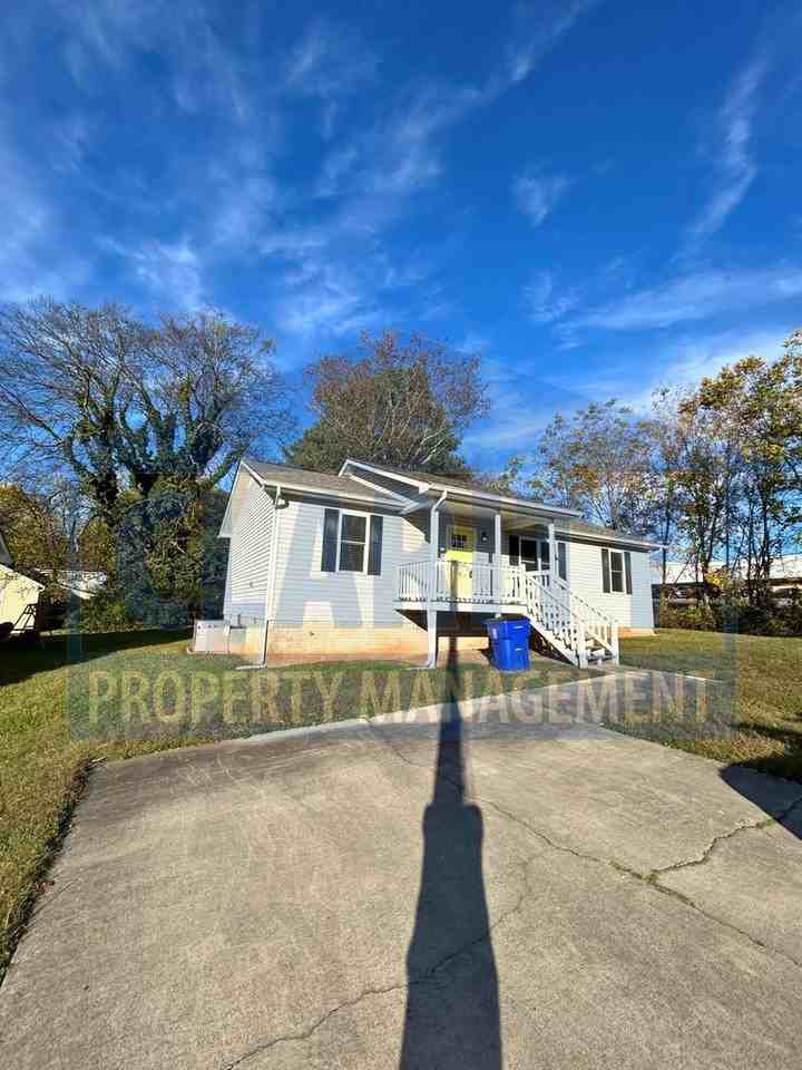 535 13th St Ne - Photo 2 of 23