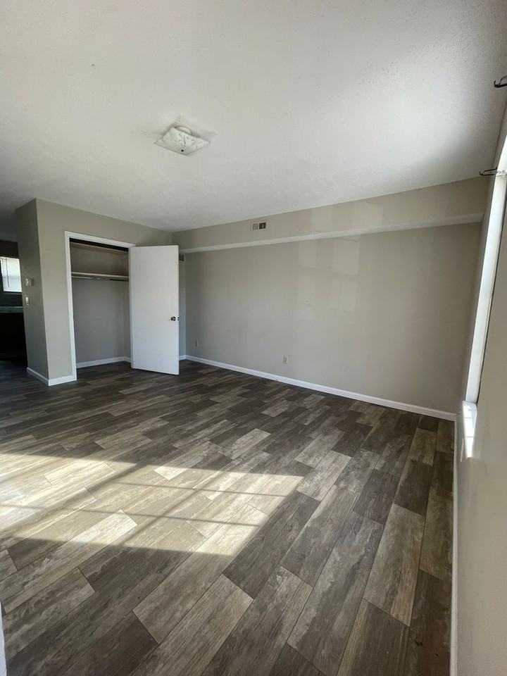 602 Trojan Dr - Photo 3 of 8