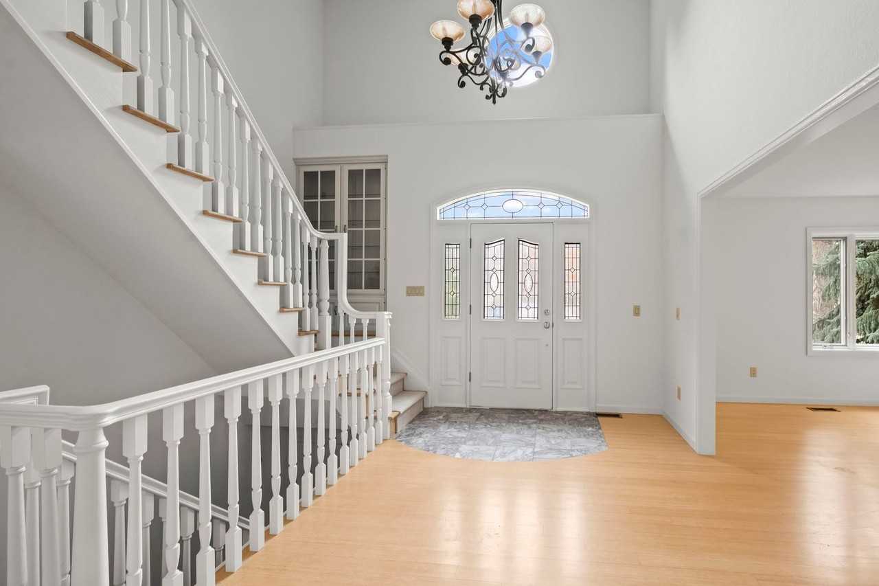 4509 South Meadow Drive - Photo 2 of 23