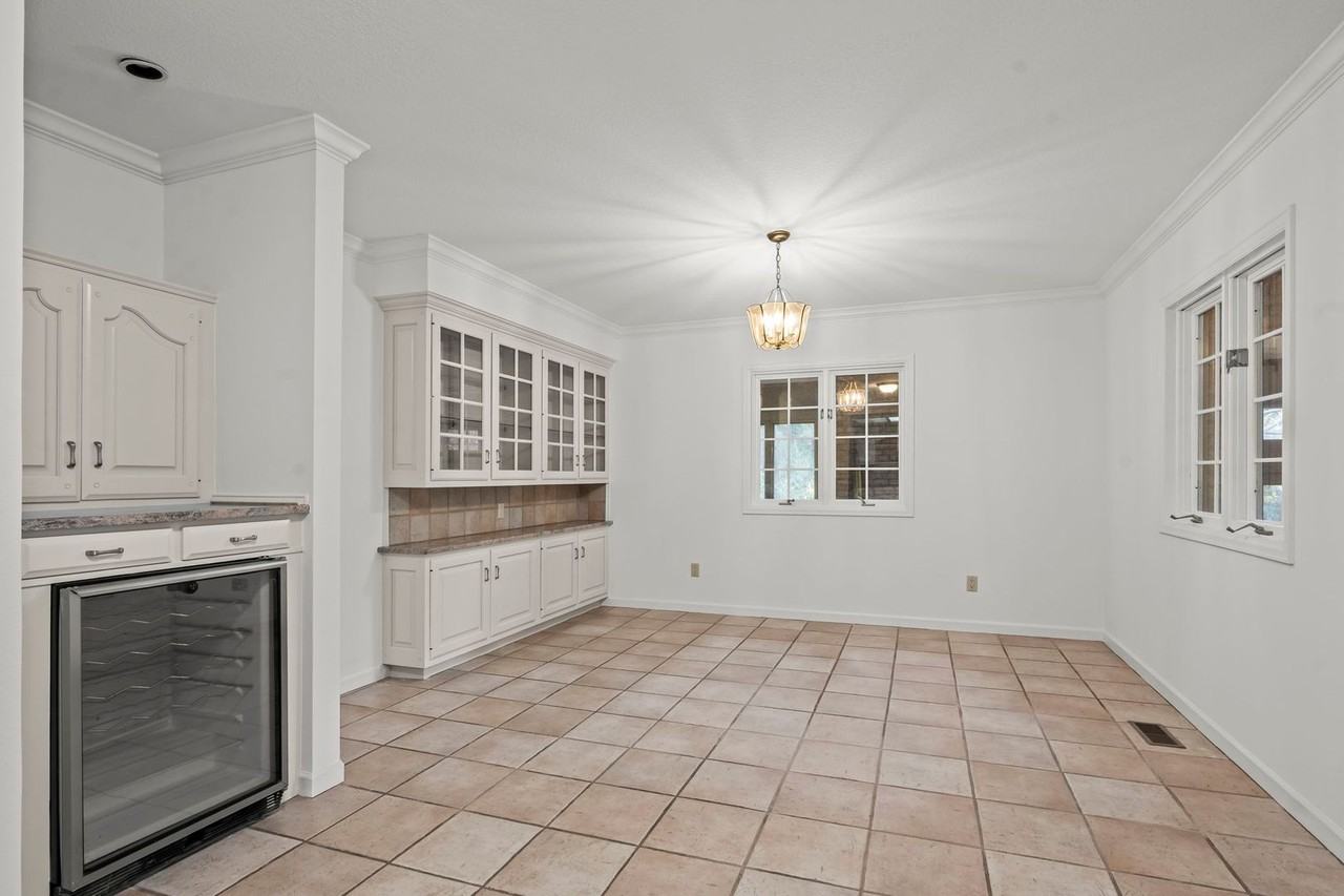 4509 South Meadow Drive - Photo 4 of 23