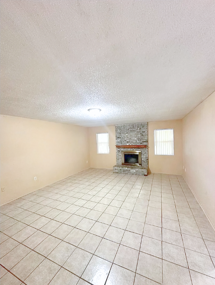 2802 Willow Springs Rd - Photo 2 of 14