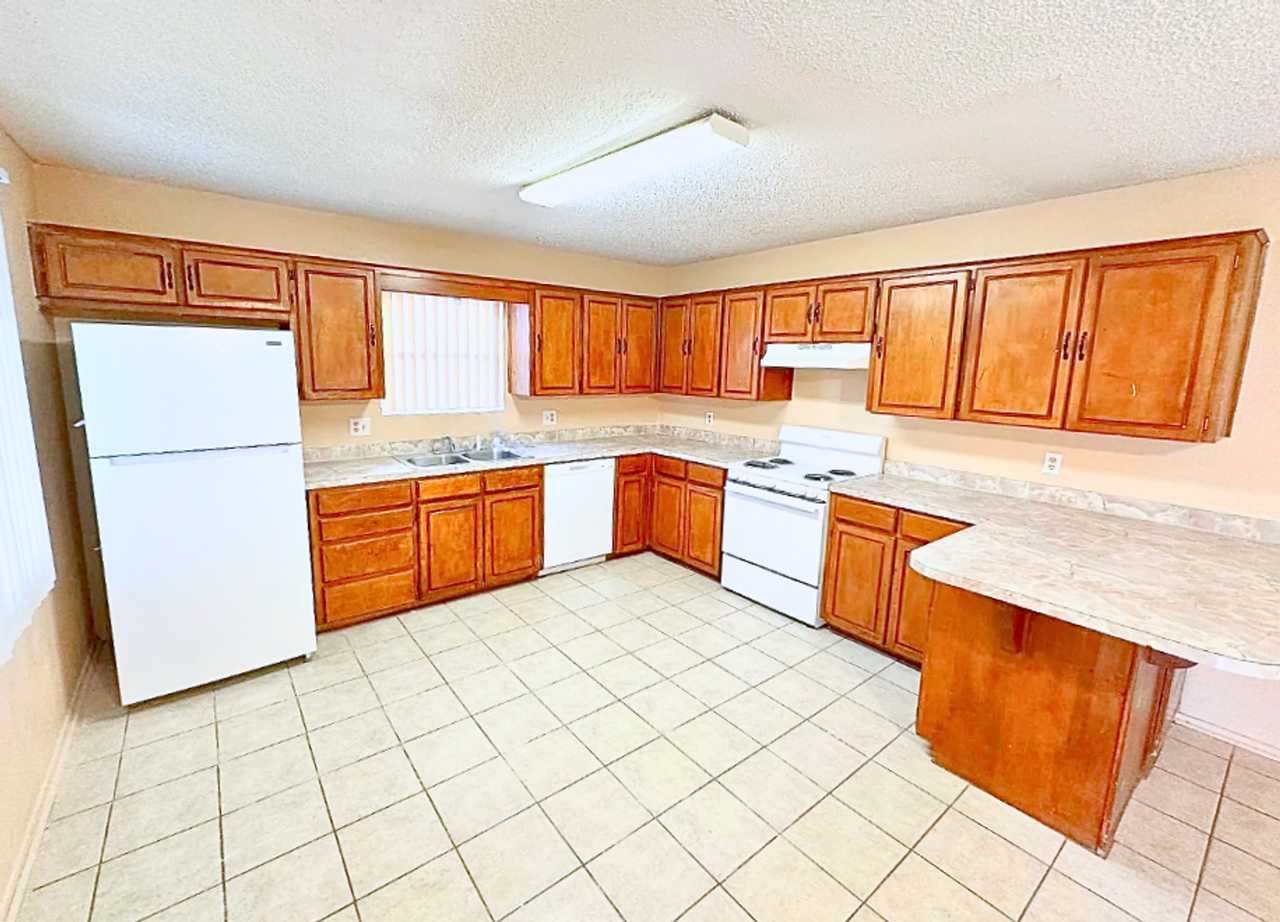 2802 Willow Springs Rd - Photo 4 of 14