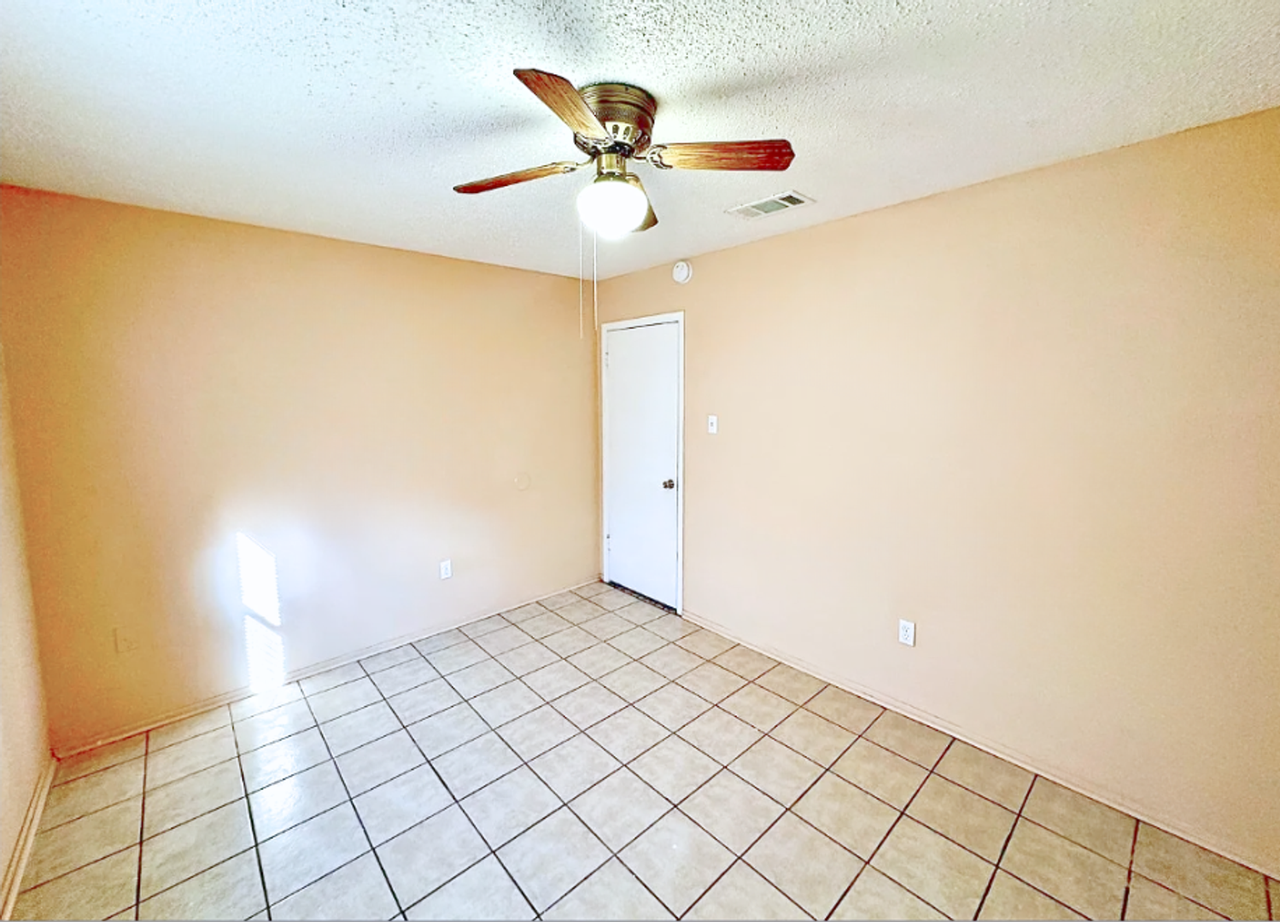 2802 Willow Springs Rd - Photo 5 of 14