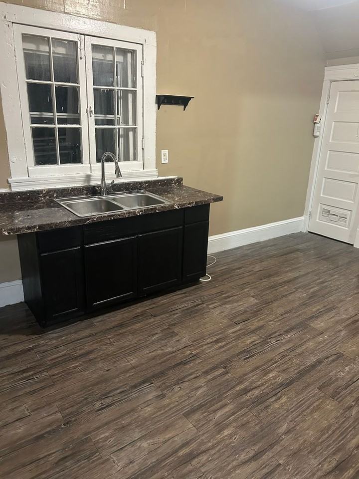 915 E 147th St - Photo 2 of 11