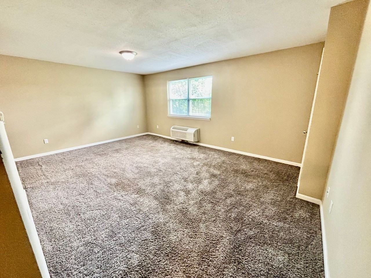 200 N. Hill-N-Dale St. - Photo 7 of 30
