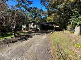 featured image of 6 Lambeth Cir