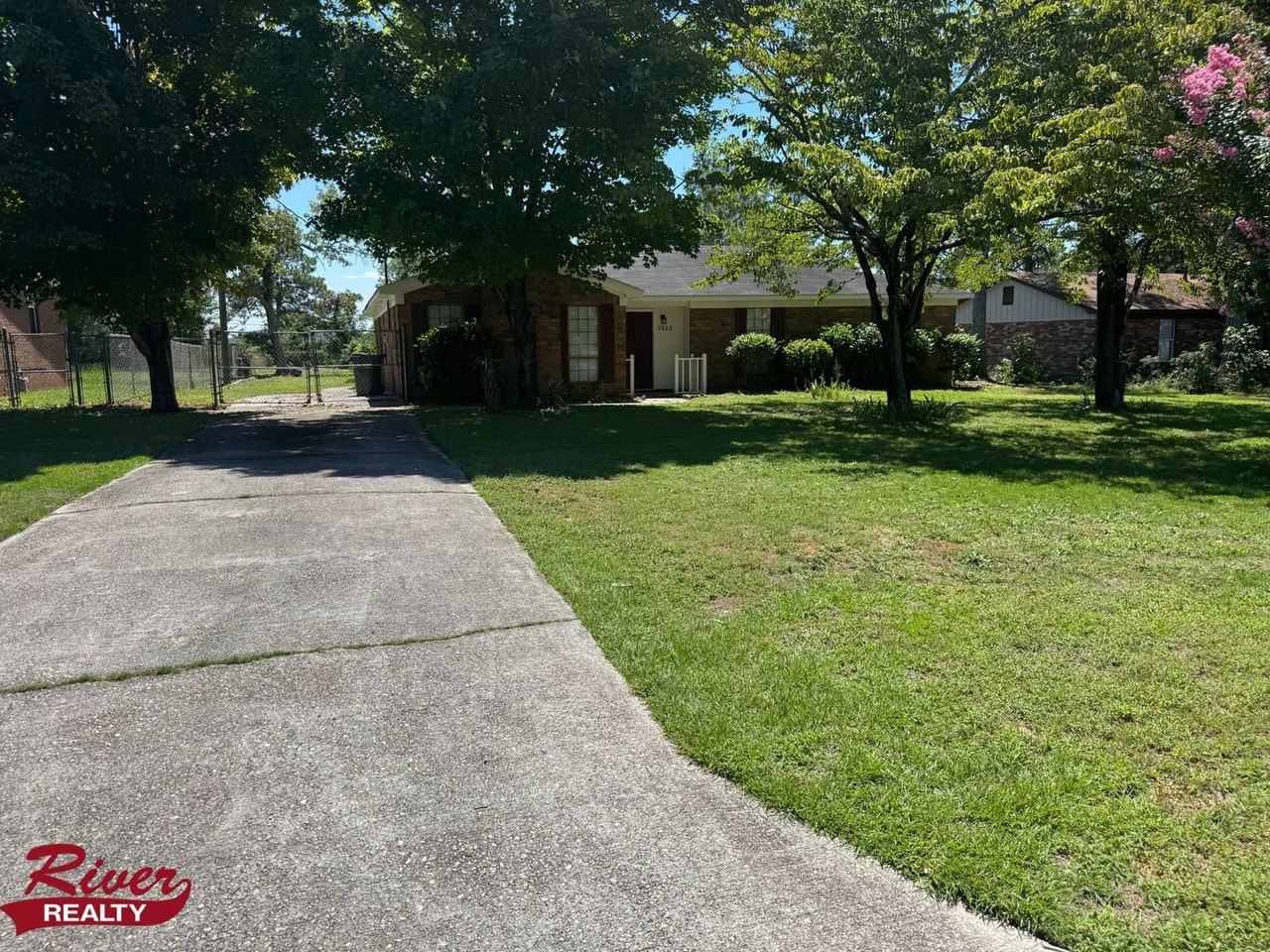 2608 Carrington Dr - Photo 2 of 19