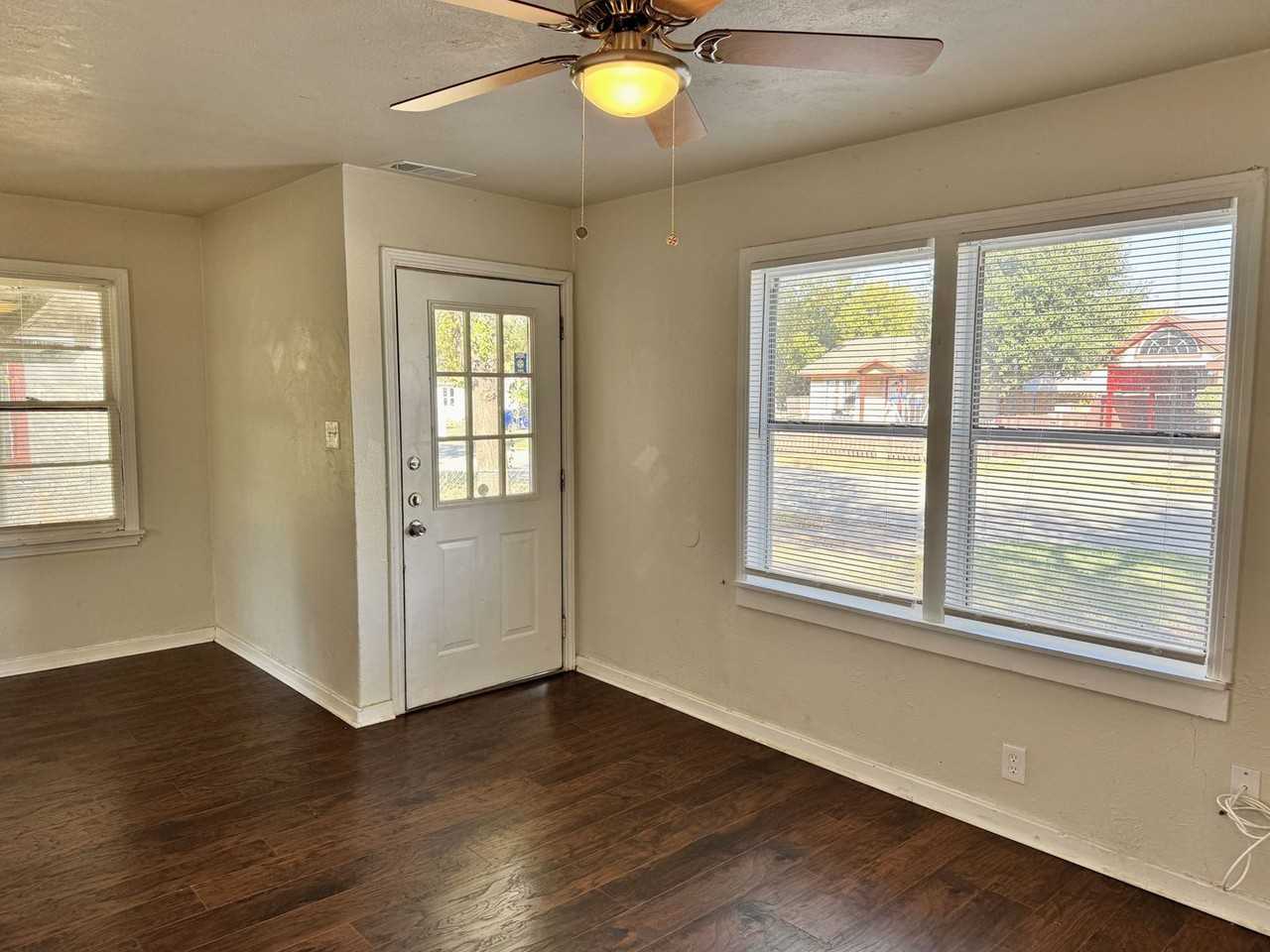 1627 Oceola Ave - Photo 3 of 31