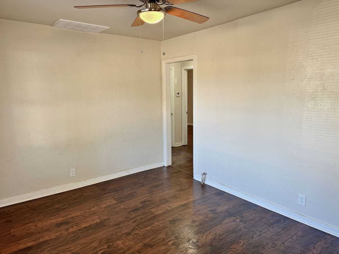 1627 Oceola Ave - Photo 4 of 31