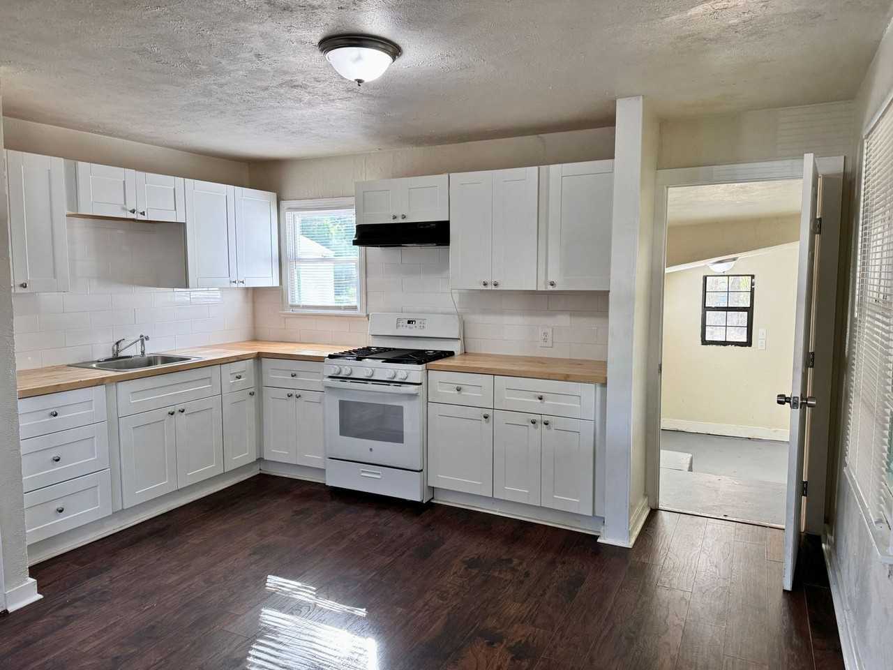 1627 Oceola Ave - Photo 6 of 31