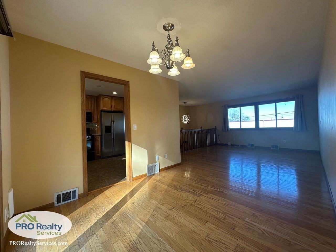 3433 Winnetka Ave N - Photo 3 of 32