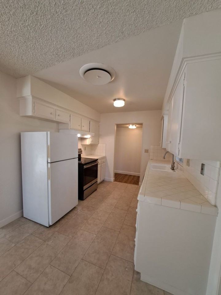 6675 N Spalding Ave - Photo 5 of 19