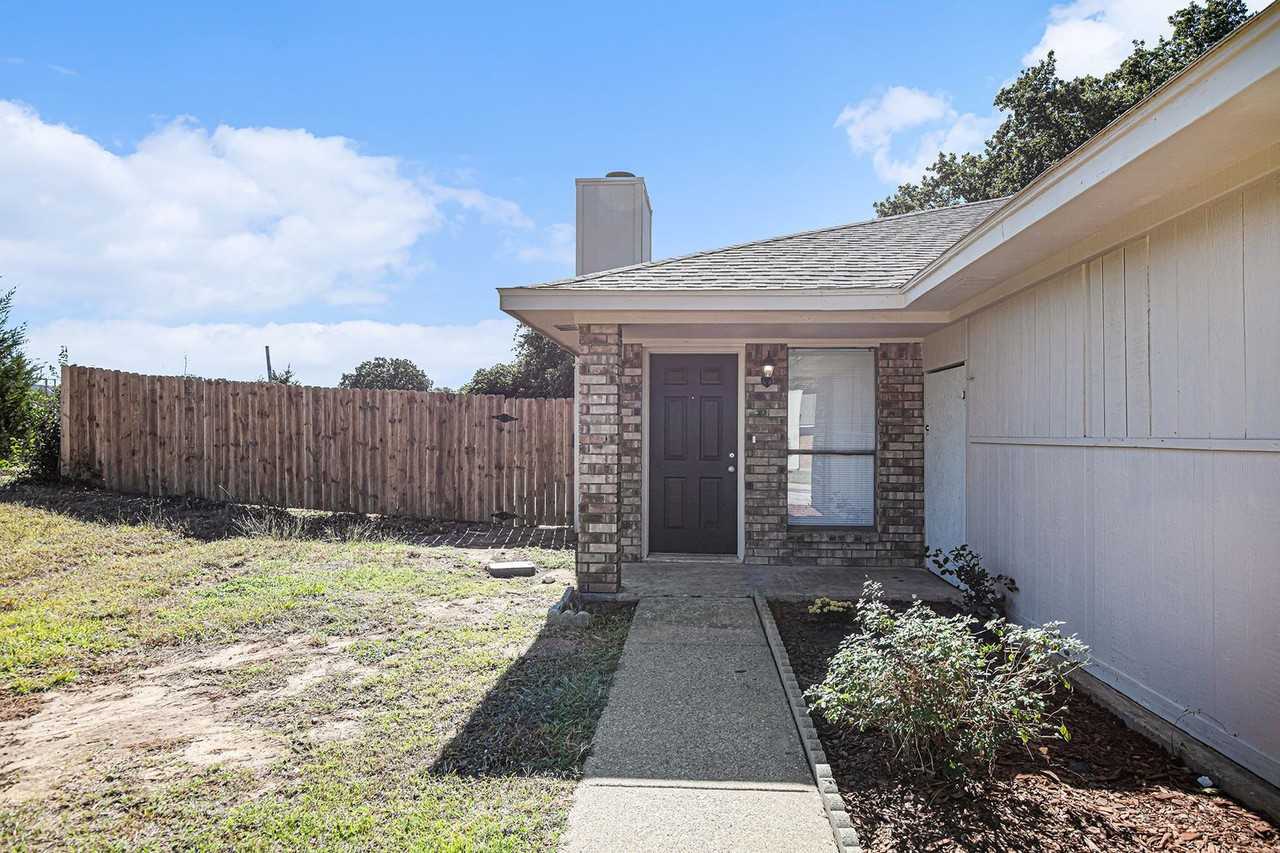 2112 Windhurst Drive - Photo 2 of 18
