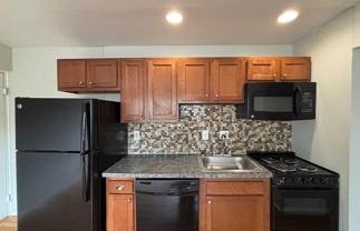 Lowell 558 - Photo 1 of 1