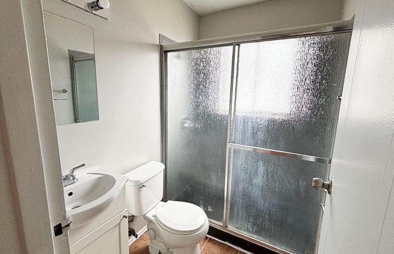 Lowell 558 - Photo 3 of 18