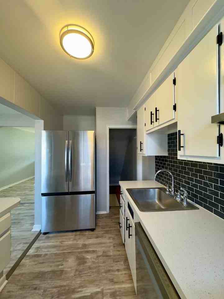 7716 Wynbrook Rd - Photo 7 of 20