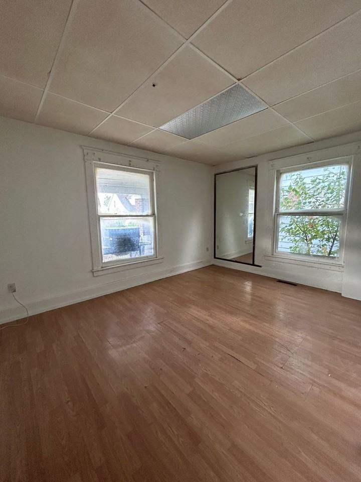 512 West Battell Street - Photo 4 of 5