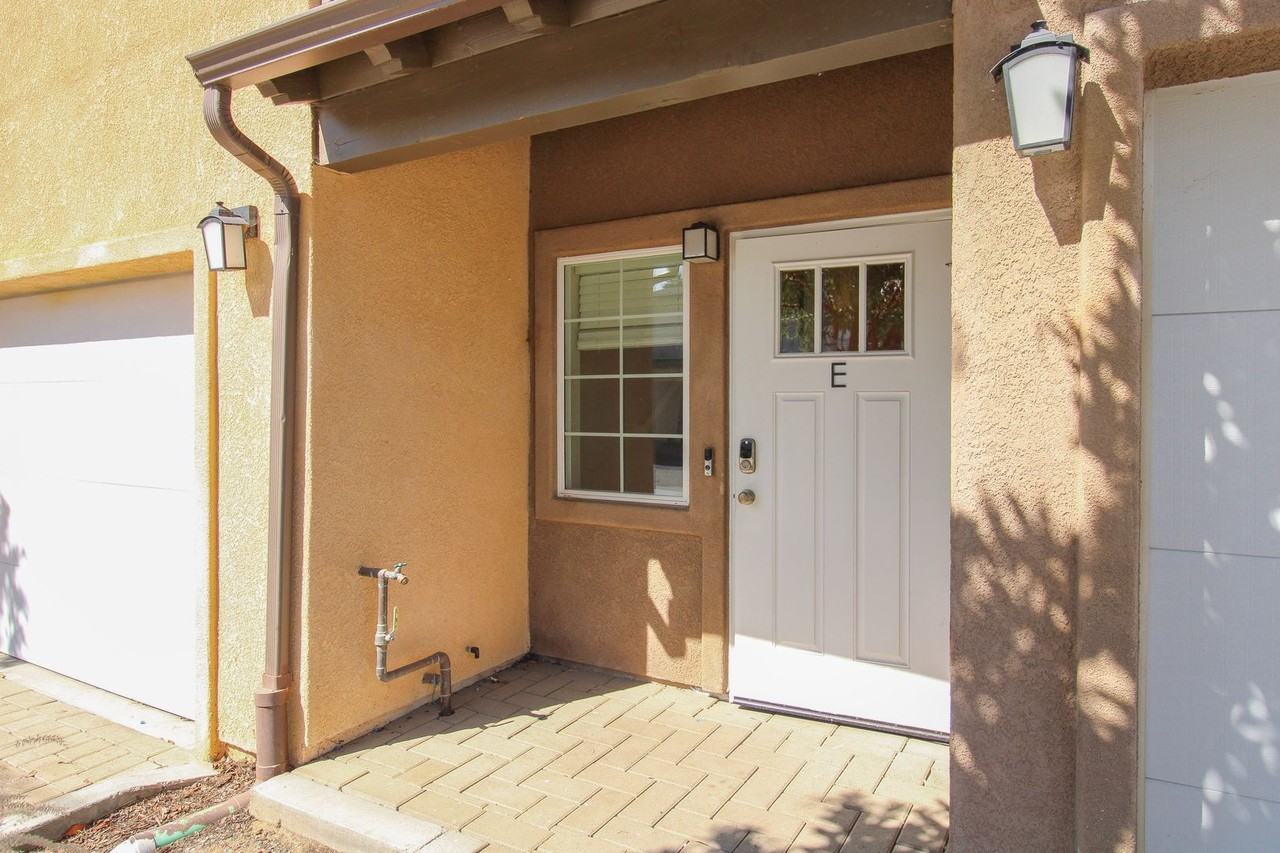 223 North School Street - Photo 2 of 23