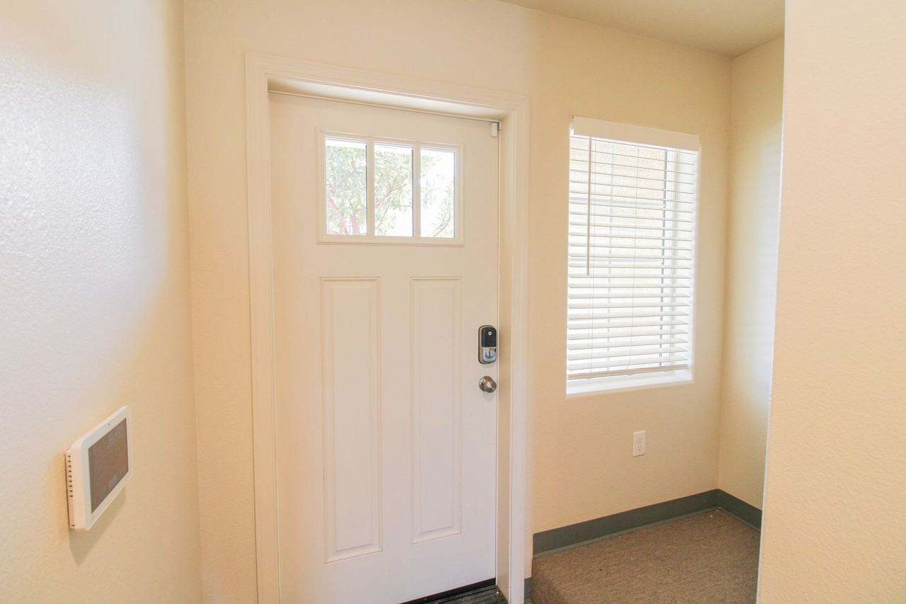 223 North School Street - Photo 3 of 23