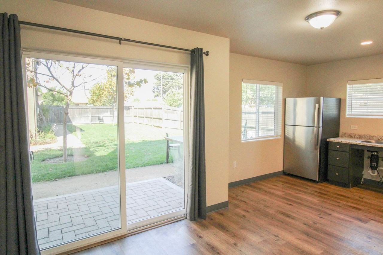 223 North School Street - Photo 7 of 23