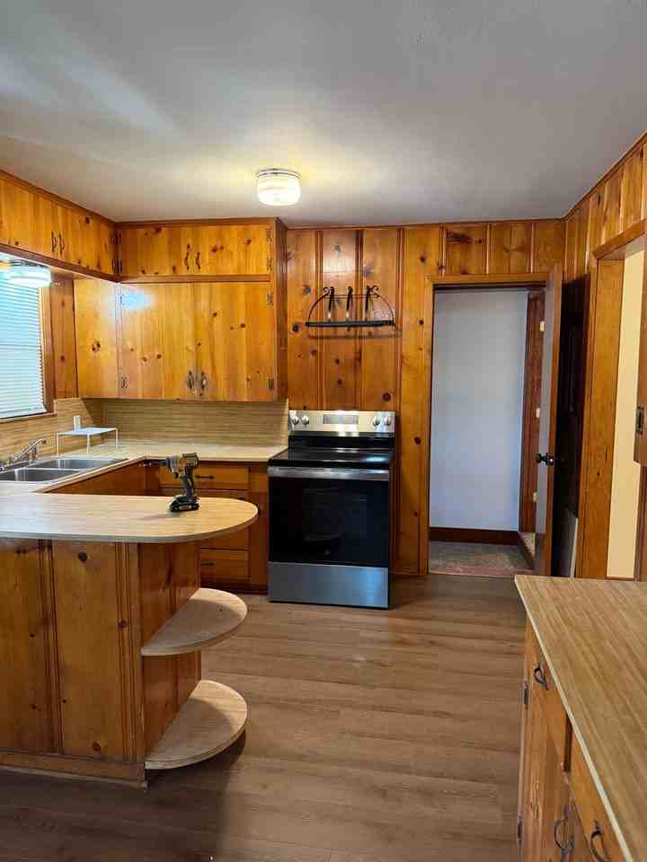 211 East 3rd Street - Photo 3 of 27