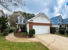 featured image of 1039 E Maxwell St