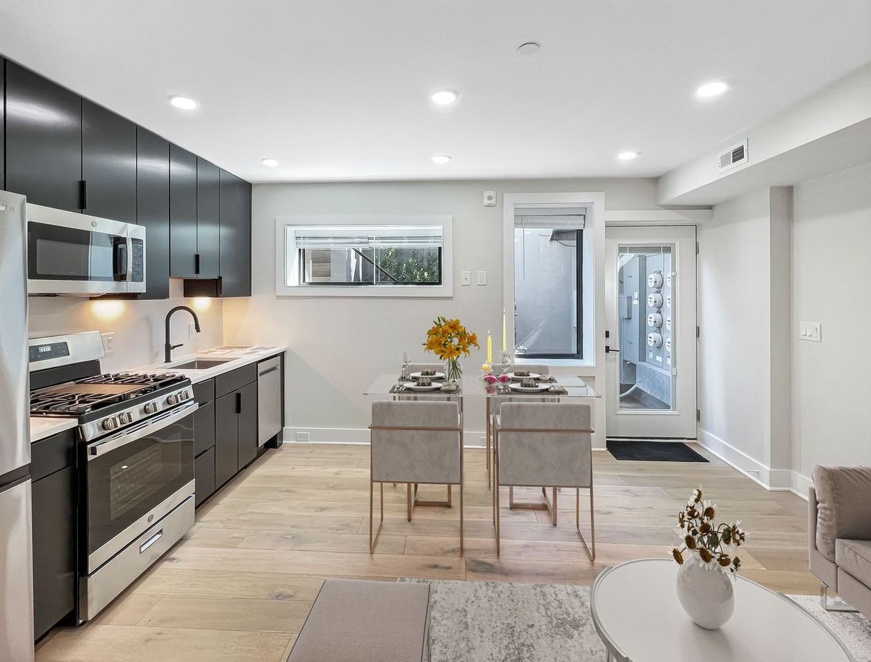 1026 18th St Ne - Photo 5 of 14