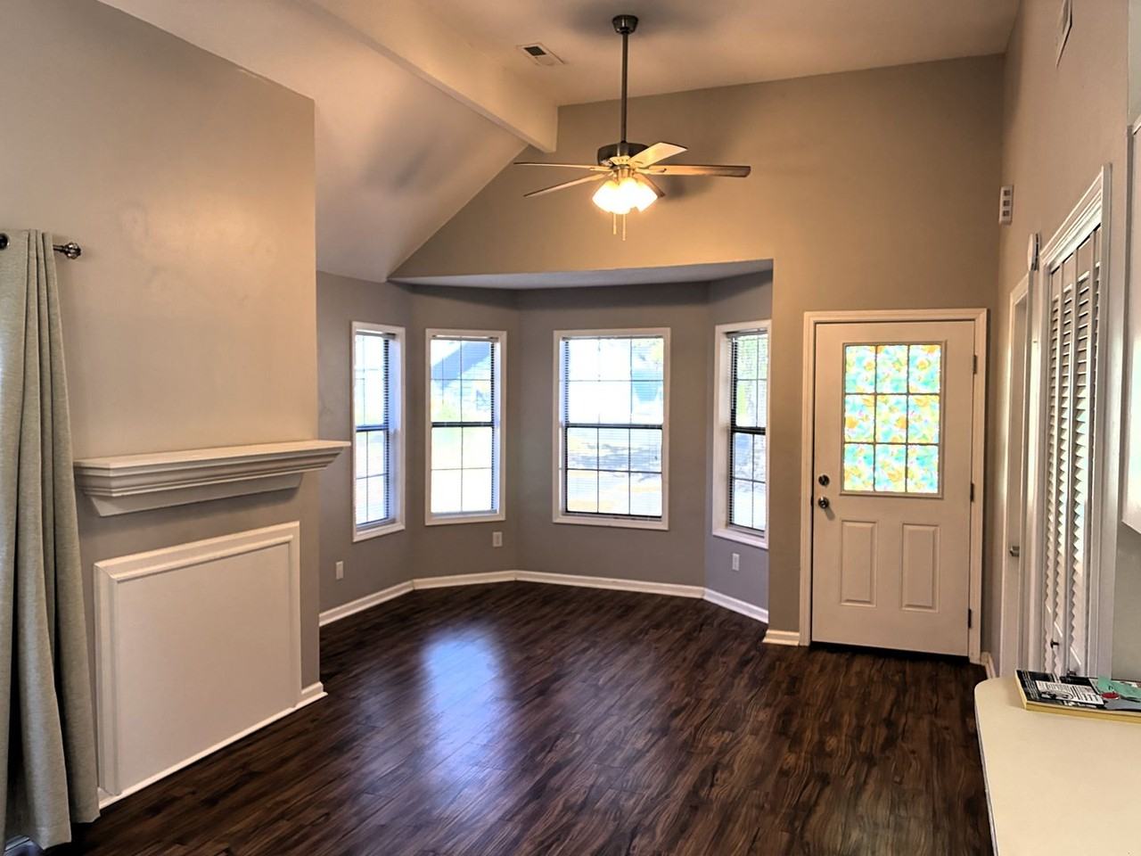 1081 Valley Dr - Photo 2 of 28
