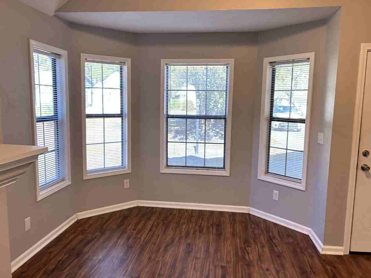 1081 Valley Dr - Photo 3 of 28