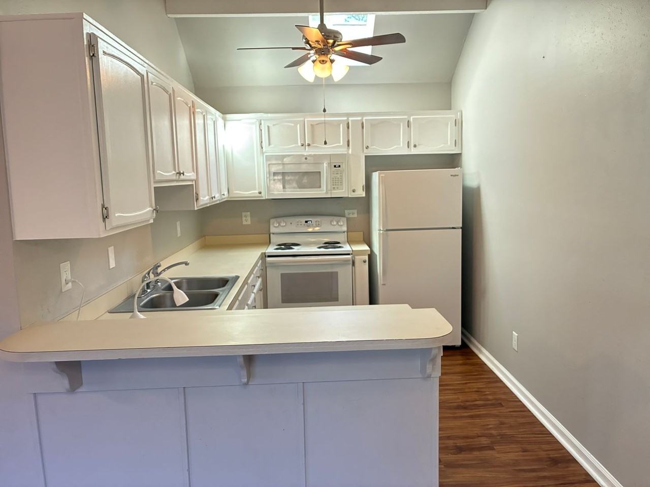 1081 Valley Dr - Photo 6 of 28
