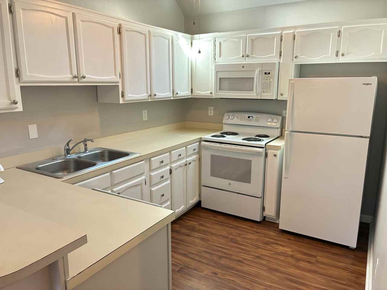 1081 Valley Dr - Photo 7 of 28