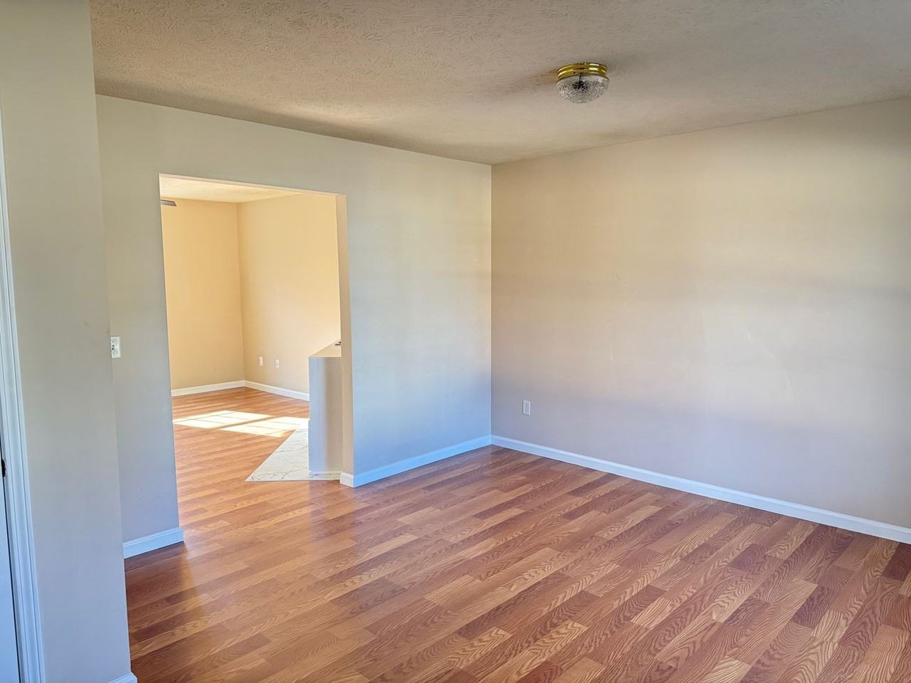 1103 E Shelbourne Dr - Photo 6 of 16