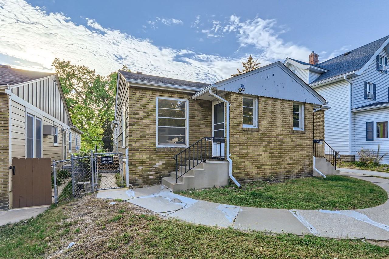 2106 Grand Ave S - Photo 3 of 11