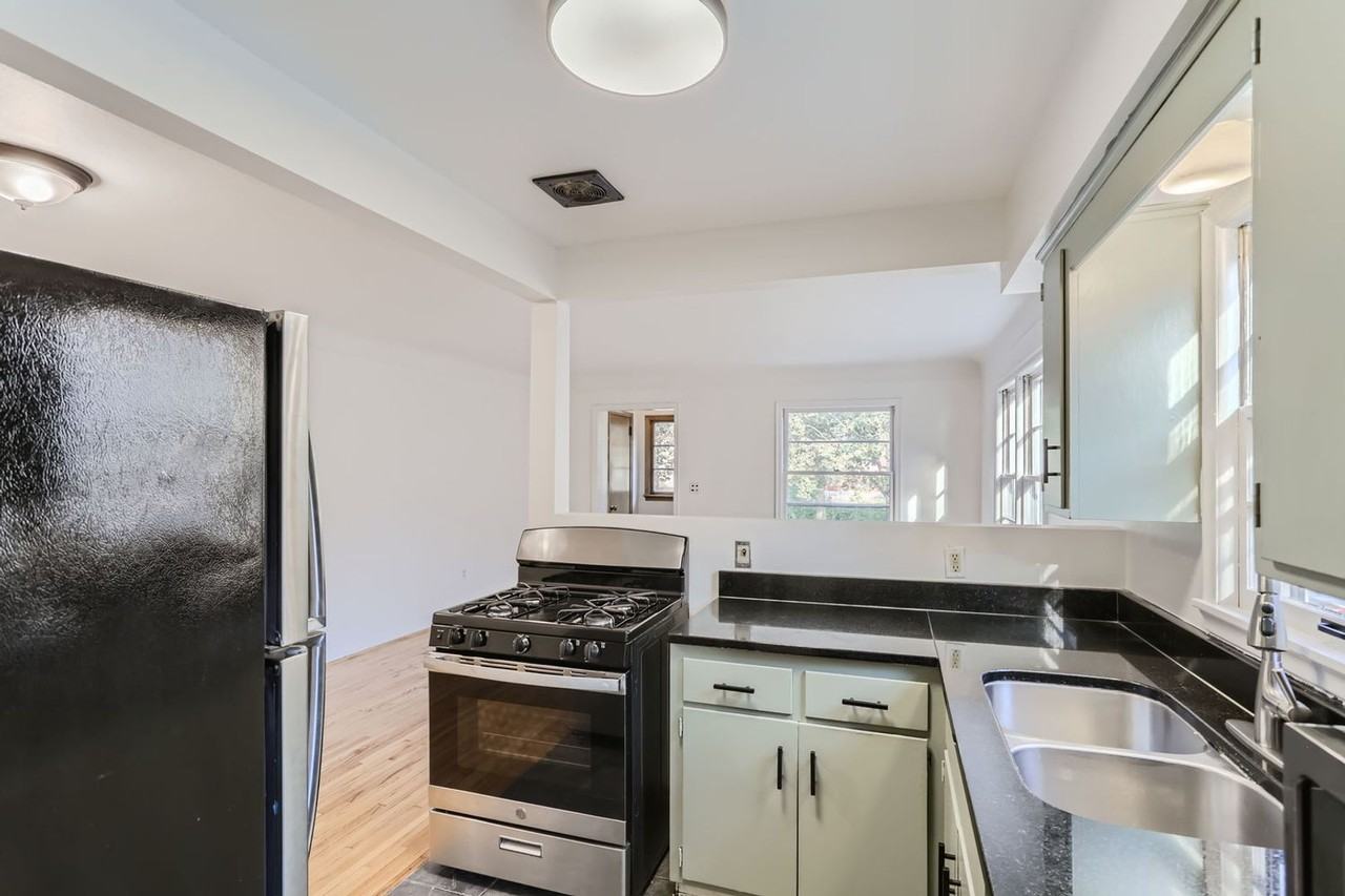 2106 Grand Ave S - Photo 4 of 11