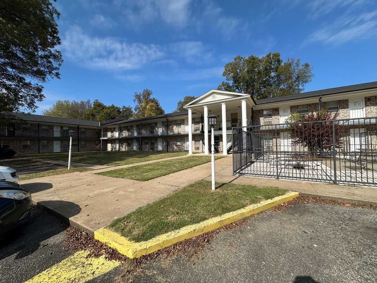 300 Market St - Photo 2 of 2