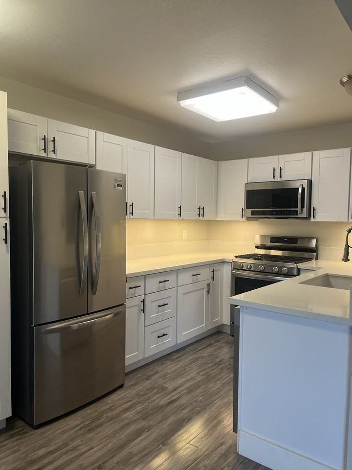 1181 Sumner Place #B - Photo 3 of 6