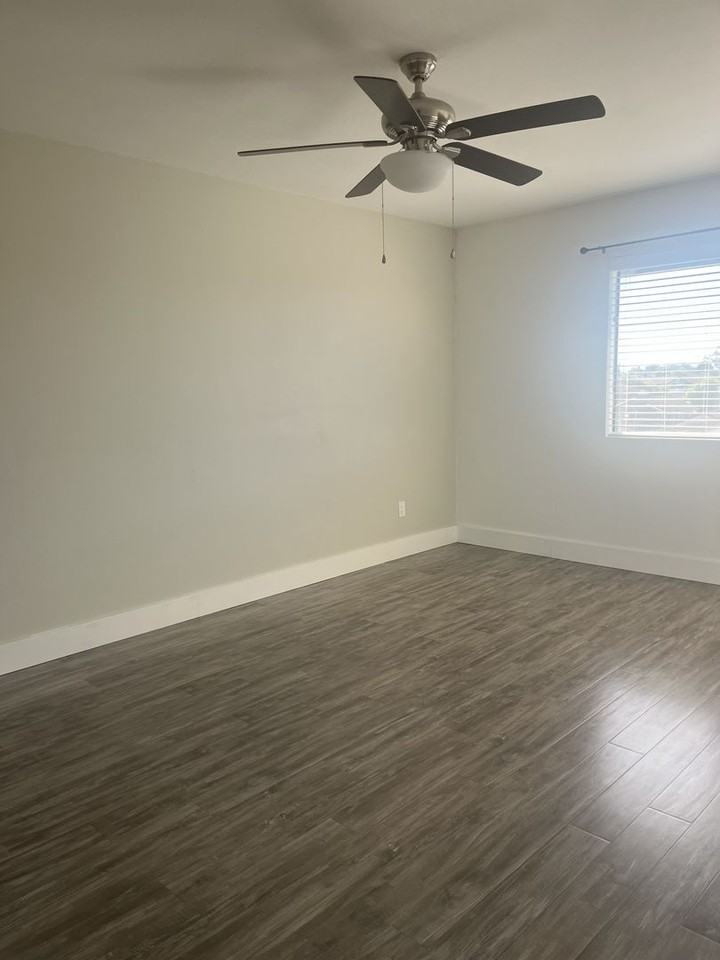 1181 Sumner Place #B - Photo 4 of 6