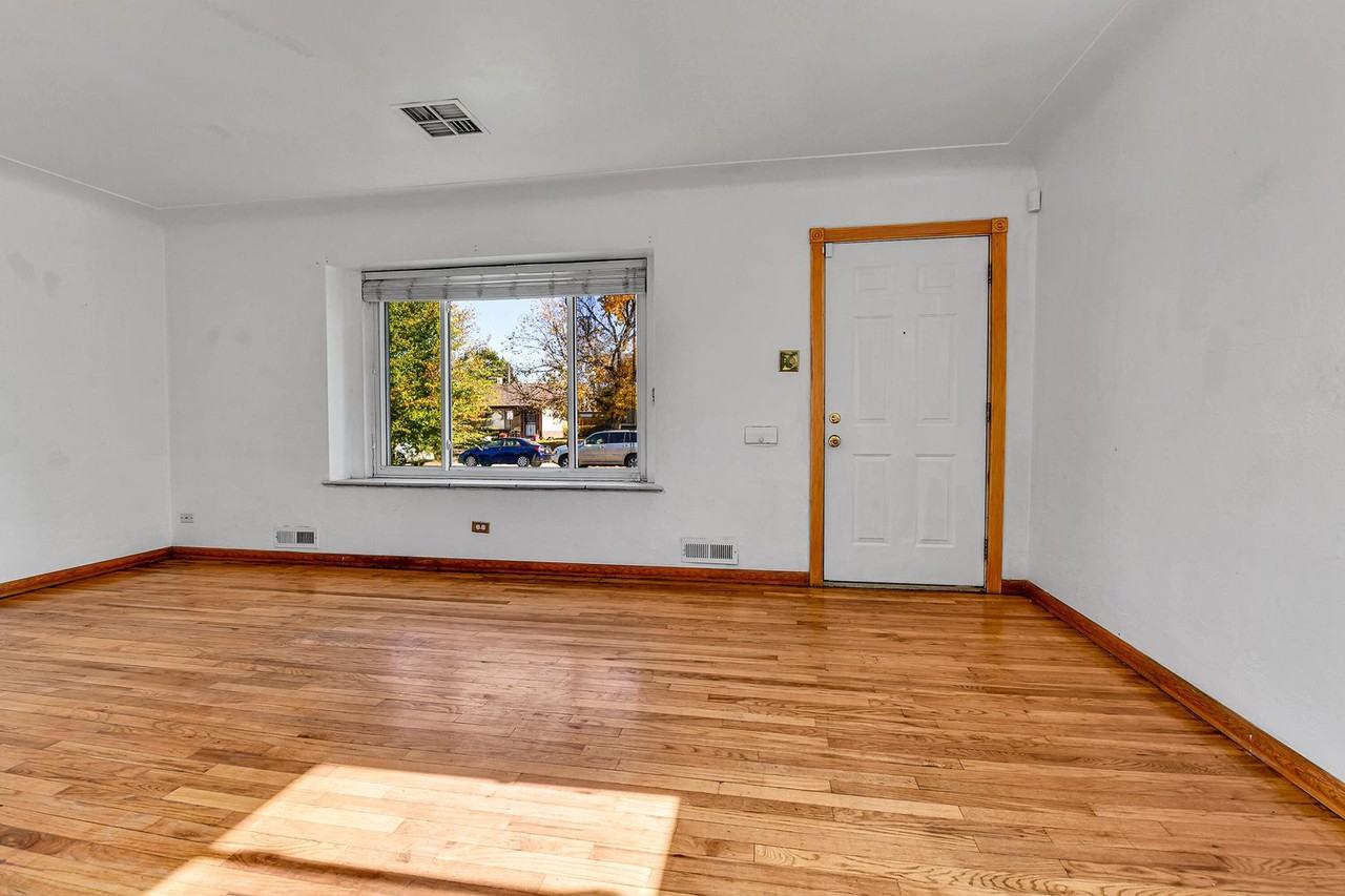 3591 Pontiac St - Photo 3 of 24