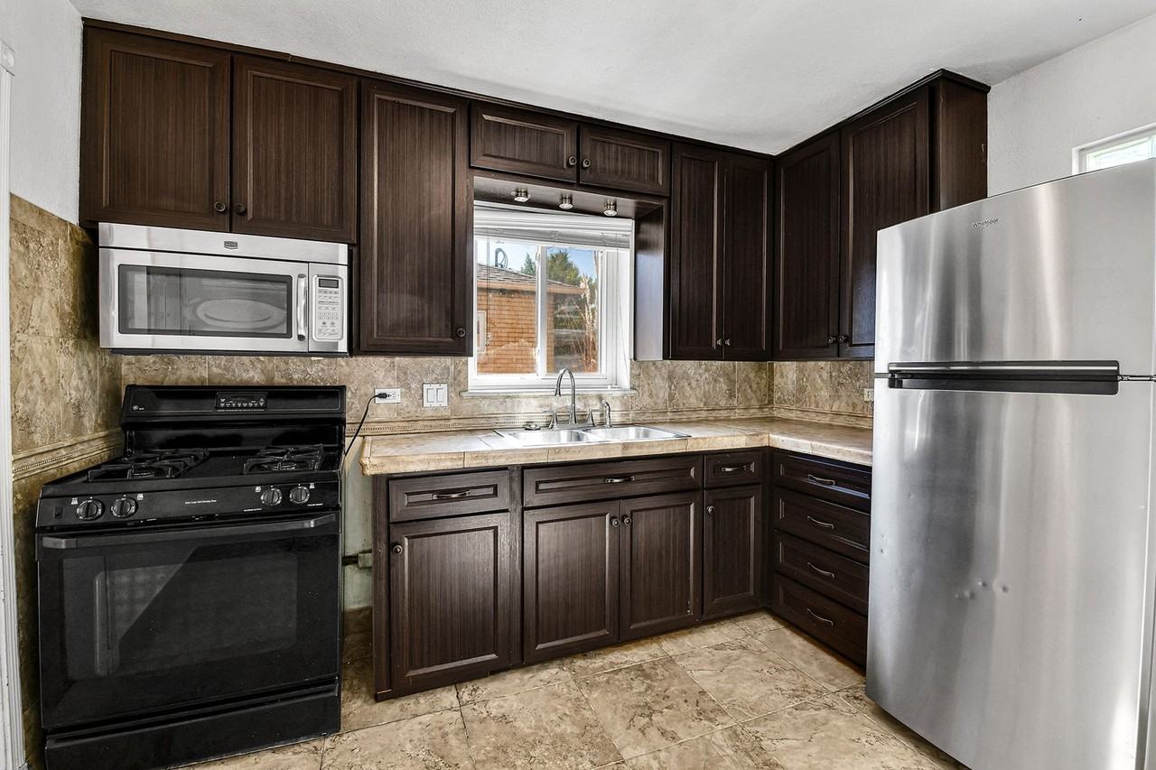 3591 Pontiac St - Photo 5 of 24