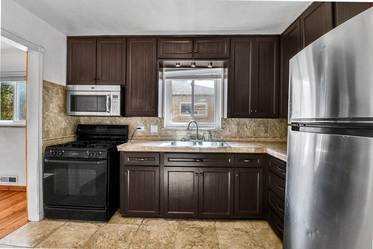 3591 Pontiac St - Photo 6 of 24