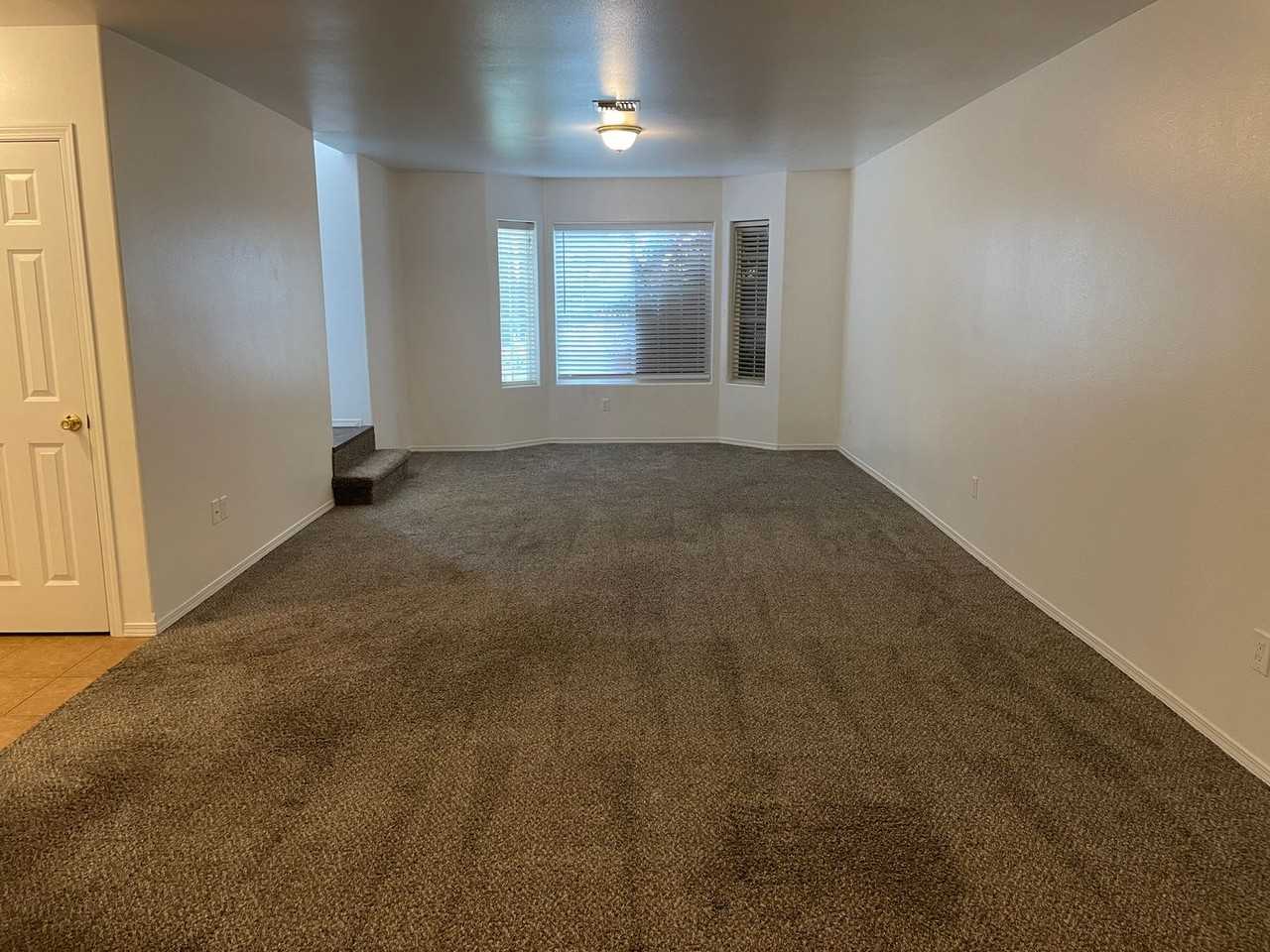 1056 Edgewater Ln - Photo 2 of 21