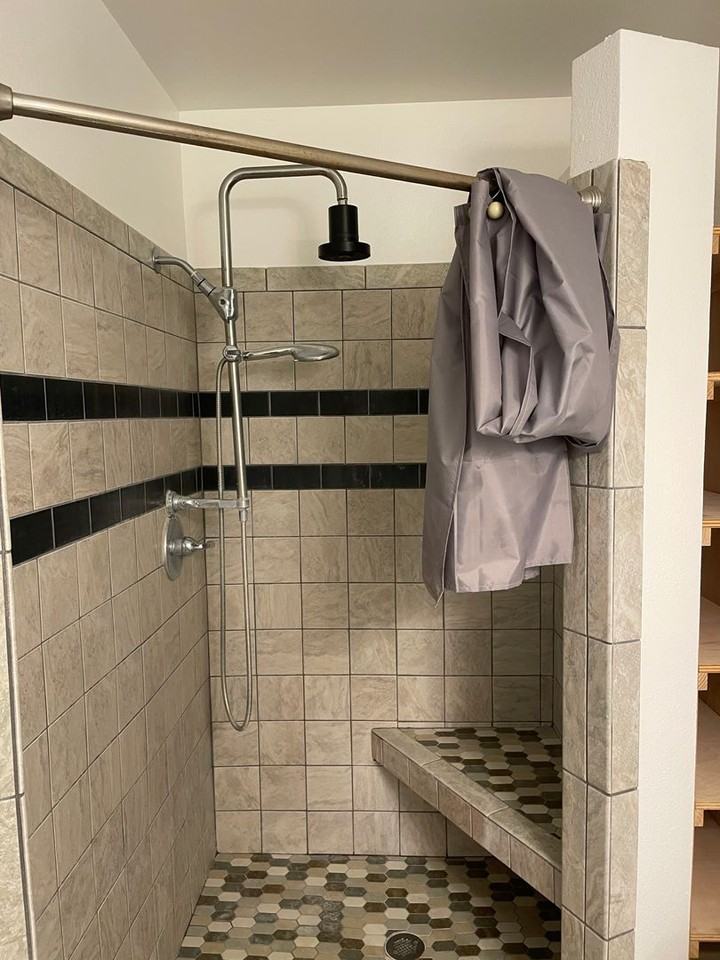 1056 Edgewater Ln - Photo 6 of 21