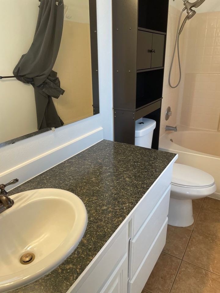 1056 Edgewater Ln - Photo 7 of 21