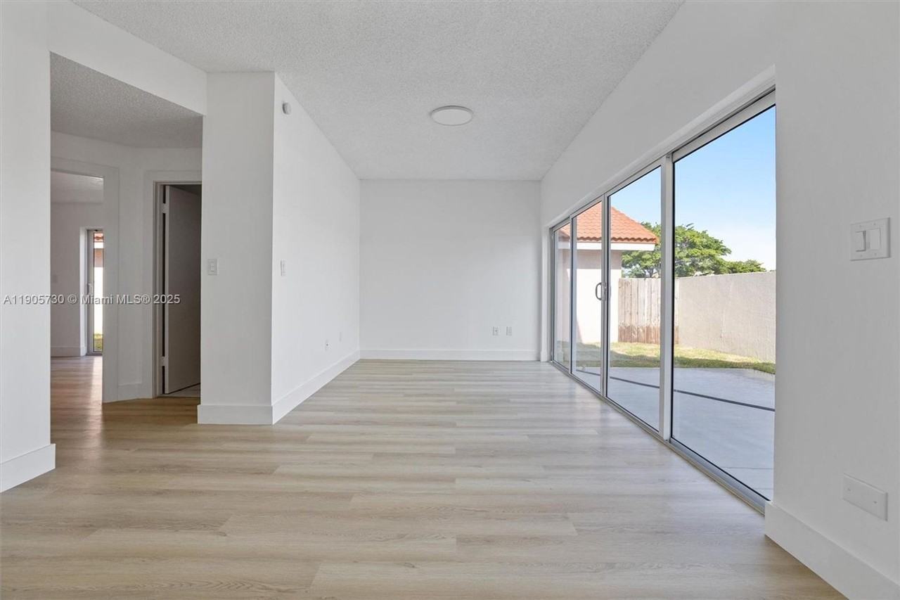 8501 Nw 191st St - Photo 4 of 24